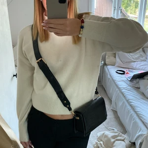 svart väska  - svart väska med mönster 💕💕