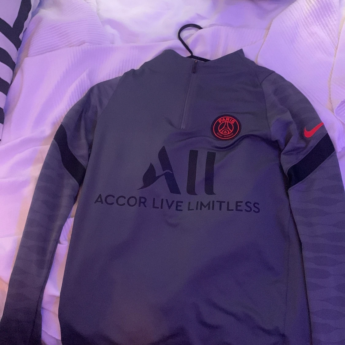 Tjenare säljer denna psg tröjan