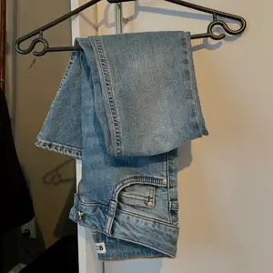 Bootcut jeans från Gina Tricot, storlek XS. Använda ett fåtal gånger, som nyskick! 