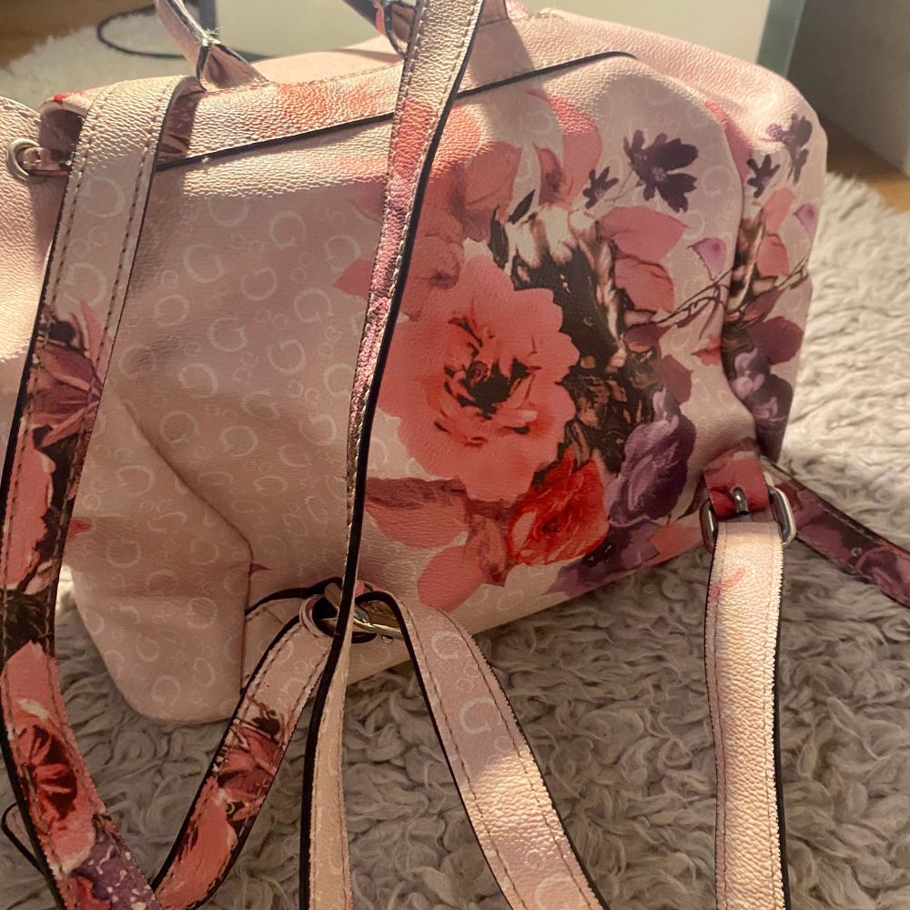 Rosa Guess Flower backpack | Plick Second Hand