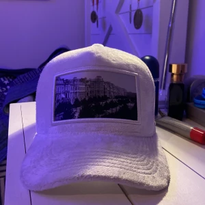 Pianotti keps - En vit Pianotti keps (Göteborg) i super skick! fler bilder privat. Nästan helt oanvänd då det inte är perfekt säsong och letar efter en annan färg. Pris kan diskuteras. Nypris 750kr