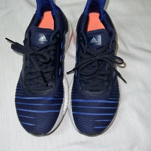 Adidas Sneaker - Adidas Sneaker Solarglide. Storlek 37.1/3 