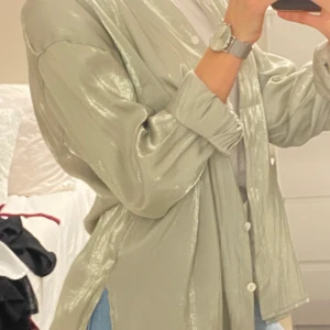 Blus - Super fin oversized blus. Använd två gånger. 