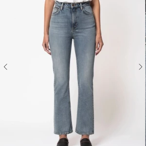 Nudie jeans bootcut  - Säljer dessa svin snygga jeansen från nudie jeans. Jeansen säljs då dom inte kommer till användning längre. Jeansen är bootcut och högmidjade. Nypris 1500 kr, köpte för ca: 2 månader sedan. Köparen står för frakten. Jag ansvarar inte för postens slarv. 