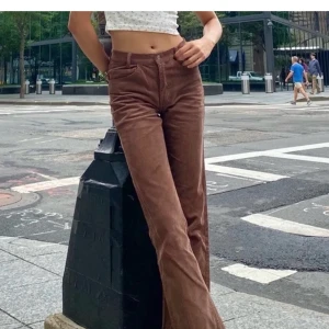 manchesterbyxor one size - Bruna manchesterbyxor från Brandy Melville. Köpte dom här från Plick men säljer för dom är förstora, dom är one size men passar som S/M Skriv gärna innan du köper