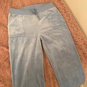 juicy byxor - säljer dessa pga färgen, tycker inte om den