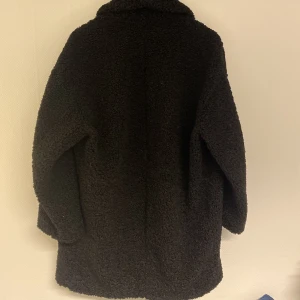 Kappa - ”Lurvig” kappa från Zara i fint skick. 