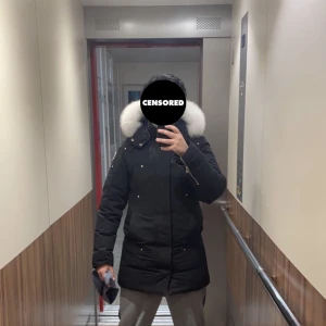 Moose knuckles lång modell - Använd 1 månad pga skiftat vinter jackor Används ej (gått ner i vikt) Äkta  Storlek M Digitalt kvitto kan fixas fram