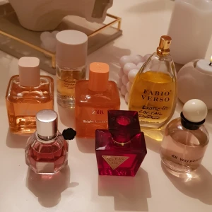 Parfym paket  - Parfym paket  Zara, Guess, Viktor & Rolf, H&m, (Fabio verso Korken saknas) Alla är väldigt lite använd se på bild.   **Säljes endast Som ett paket för 500kr**  Finns att hämta i Skänninge eller skickas mot frakt tror frakt ligger på 99kr med spårbart frak