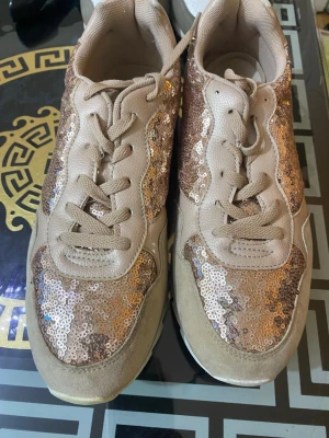 Skor  - Skor oanvända den var för stora 