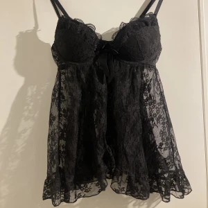 Neglige storlek 38 - Fin Teddy/neglige från hm i storlek 38. Aldrig använd och nyskick. Kan skickas mot fraktkostnad 