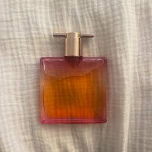 Lancomes populära parfym idôle nectar, i 25 ml. Luktar supergott men kommer inte till användning då jag har alldeles för många parfymer (: nypris: 540 kr