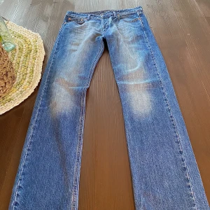 Filippa K Jeans 32/34 - Hej, säljer nu mina Filippa K jeans i blå färg. De är i storlek 32 34 och i dugligt skick. Jag köpte de för runt 1500kr. Priset är inte hugget i sten. Hör av er vid frågor.