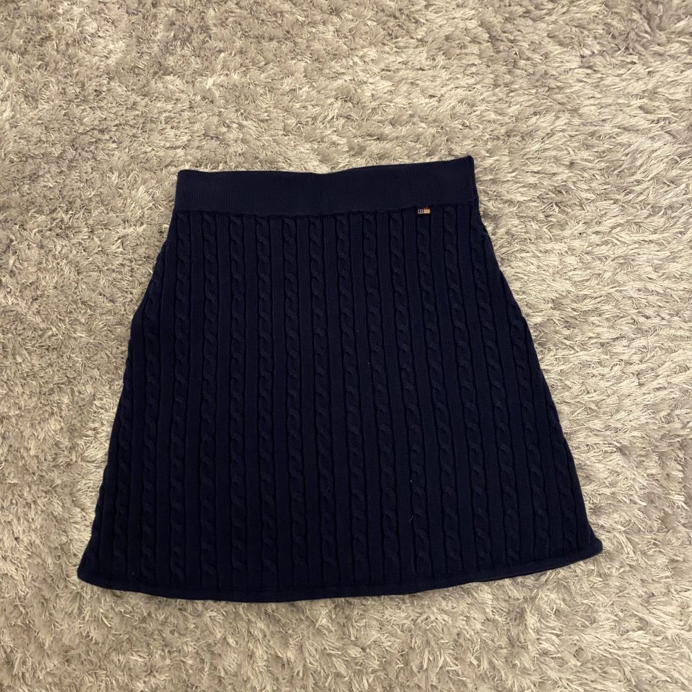 Marinblå Kabelstickad kjol - Lexington | Plick Second Hand
