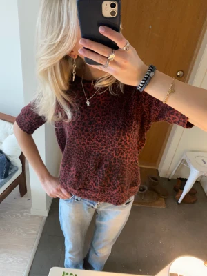 Stickad tshirt - Såå snygg stickad tshirt från zara