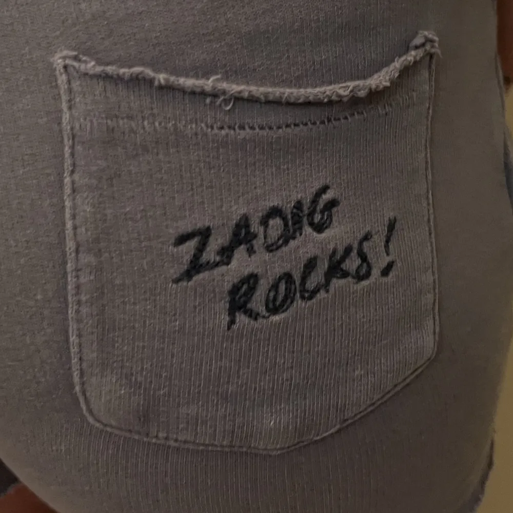 Blåa super söta Zadig shorts! . Shorts.