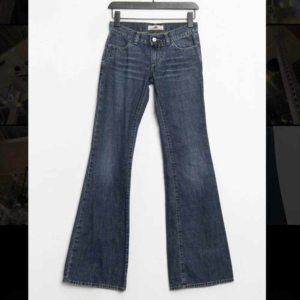 Jättesnygga lågmidjade bootcut jeans. Jättebra skick. Jeans & Byxor.