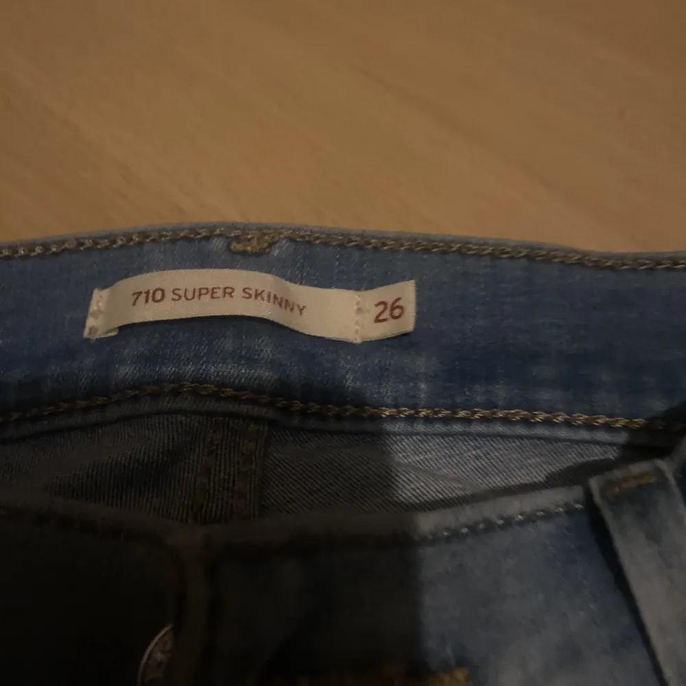 Snygga Levis skinny jeans knappt använda . Jeans & Byxor.