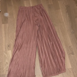 Ett par byxor  - Säljer ett par byxor 