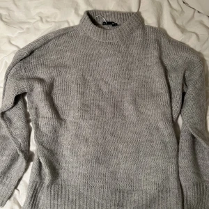 Stickad tröja - supermysig stickad tröja från lager157, helt oanvänd då den sitter för stort på mig. storlek M men sitter som L, fler bilder privat 🫶