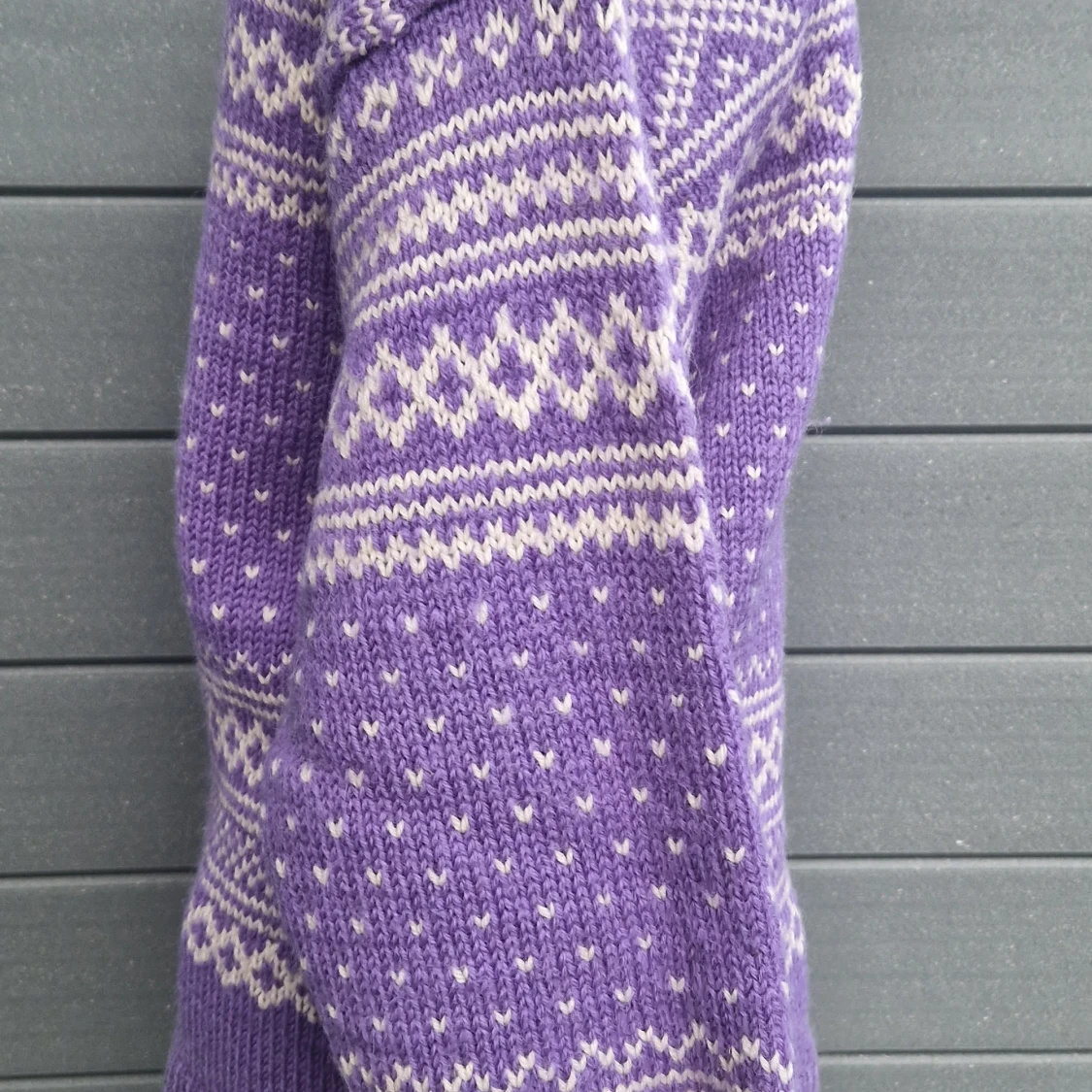 Handstickad varm ulltröja strl.M - 90