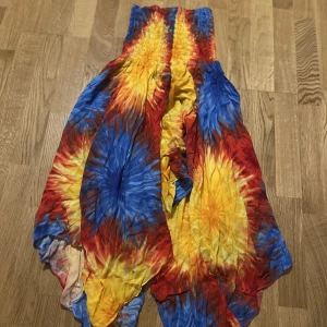 Sommar kjorl/klänning - En super söt klänning som även går att ha som kjol. Super strechig och fladdrig.  100kr + frakt