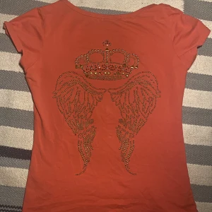 Cool tshirt - Några paljetter saknas men annars I bra skick, möts upp i sthlm💓💓