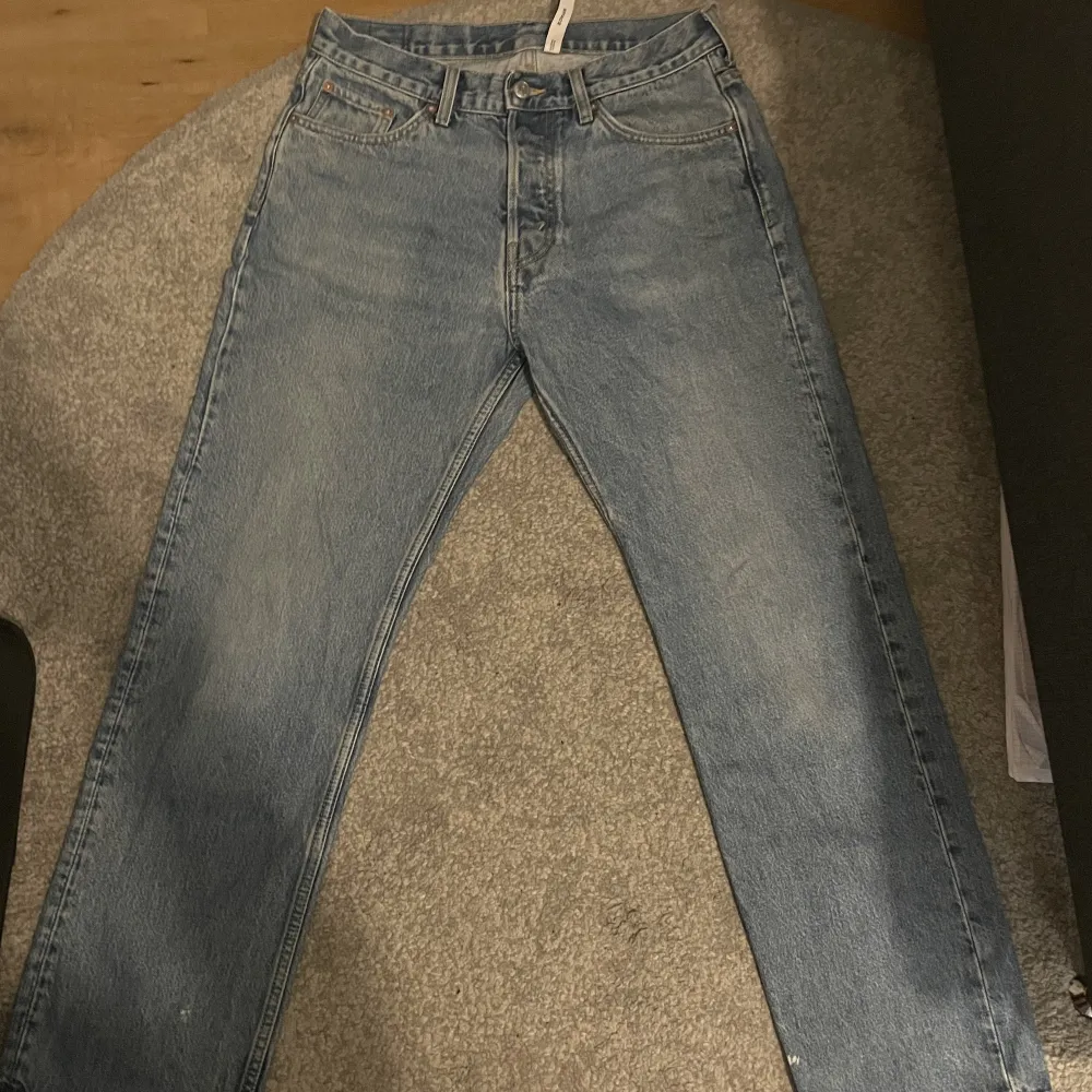 Blivit för små, skick 9/10 Dåligt ljus, de är ljusare i verkligheten . Jeans & Byxor.