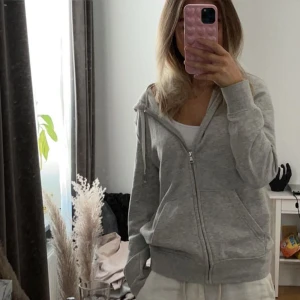 Zip-hoodie - Zip-hoodie ifrån hm i storlek s 
