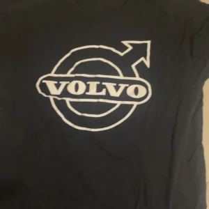Volvo tröja - En Volvo tröja storlek S sitter som en XS