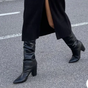 NLY boots - Skor från NLY! Helt oanvända! Har bara inte kommit till användning! Nypris: 799kr! Första  bildern är tagen från NLY hemsida! Kontakta mig vid intresse! 