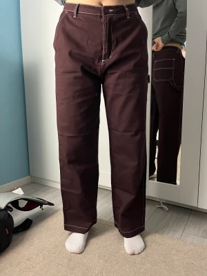 Santa Cruz byxor - säljer mina helt nya Santa Cruz byxor som är köpta ifrån Urban Outfitters för 450kr✨dem är i helt nyskick alltså oanvända pga av att dem ej passade!🧚🏻 pris kan diskuteras!