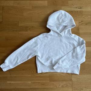 Kort vit hoodie från Zara