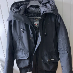 Canada goose jacka  - Sjukt fet jacka jag säljer pga att den är för liten. Inga fel på den, riktigt kap. Däremot ingen päls.