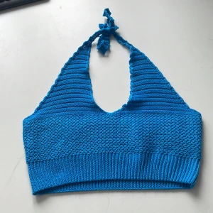 Stickad blå topp - Stickad blå topp från shein! Gott skick, knappt använd men något tunn. Storlek S