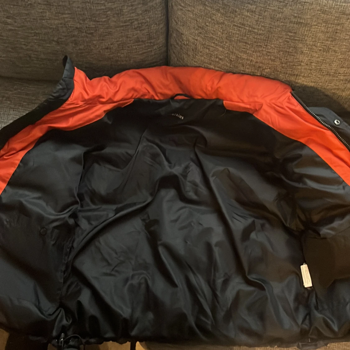 Svart Puffer - 91