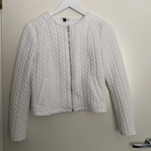 Kofta/kavaj - Vit fin kofta/kavaj.