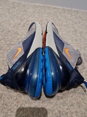 Nike air 270  - Säljer min Nike air 270 i stl uk6/38 eu hör av er för mer bilder mer noggrannare bilder snabba affär blir billigare 