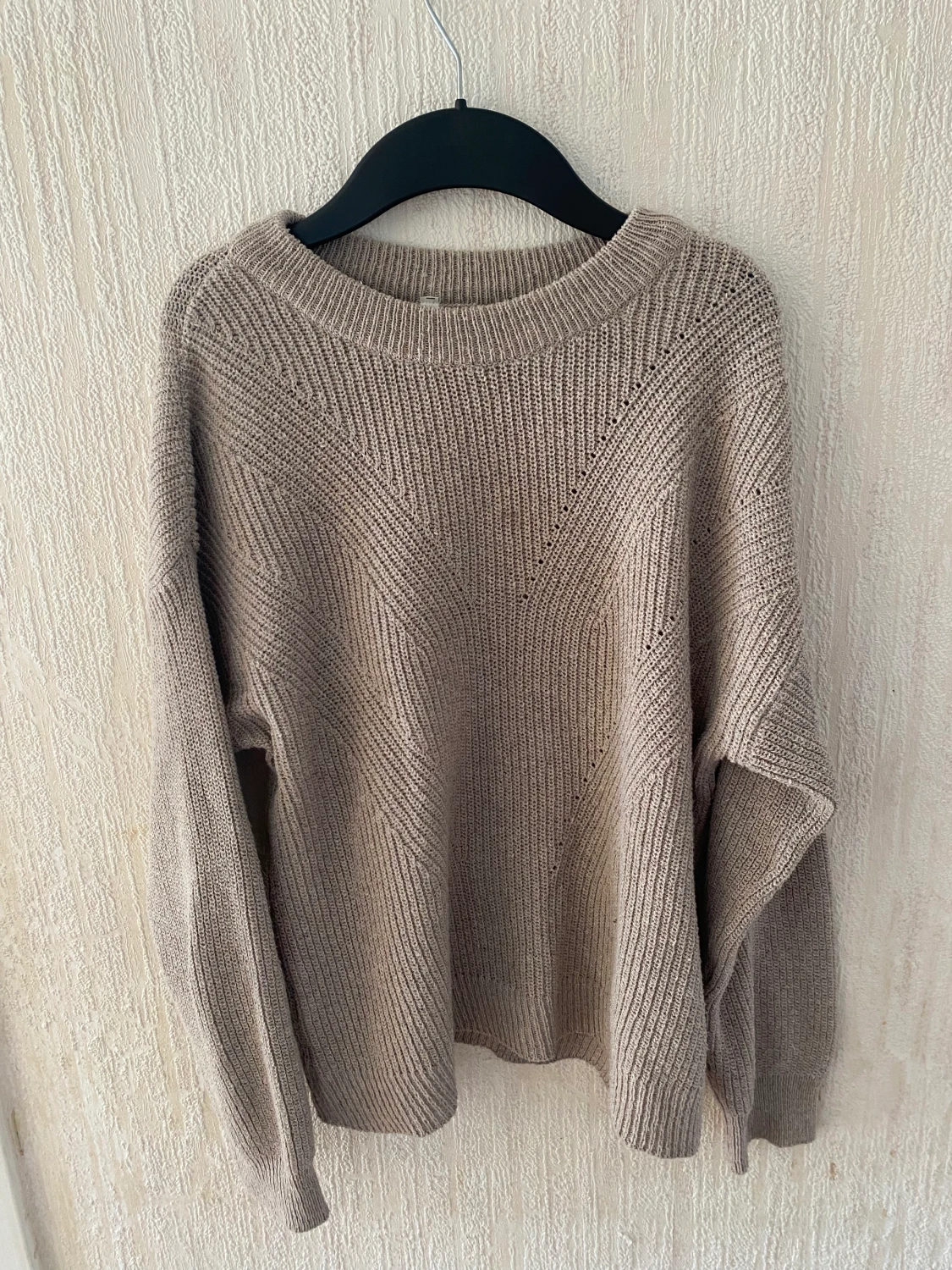 Stickad beige tröja