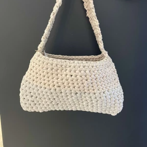 Virkad sommar väska  - Virkad väska, har även reflex i sig. Perfekt till sommaren och även stor och rymlig 