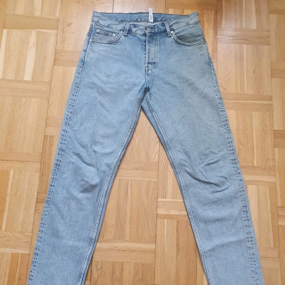 Blå Weekday jeans modell Barrell. Jeans & Byxor.