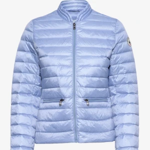 Jott jacka💘💙 - Säljer min jott jacka som är perfekt till våren!💘 Strl L men liten i storleken så skulle säga att den är som en S/M! Kom privat för egna bilder!