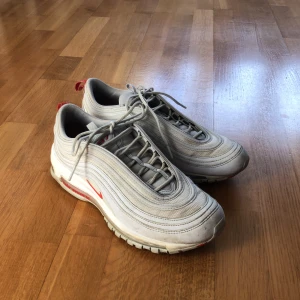 Nike air max 97 ”Team Orange” - använda i fint skick, lite smutsiga   nypris 2249:-                pris + frakt