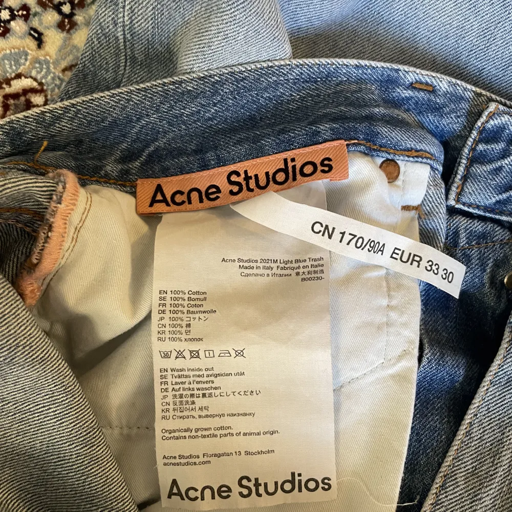Sjuka jeans från acne studios 2021 kollektionen. De är inte använda mer än 5 gånger och har insane passform, lite bootcut. Nypris på 3400 på deras hemsida. . Jeans & Byxor.