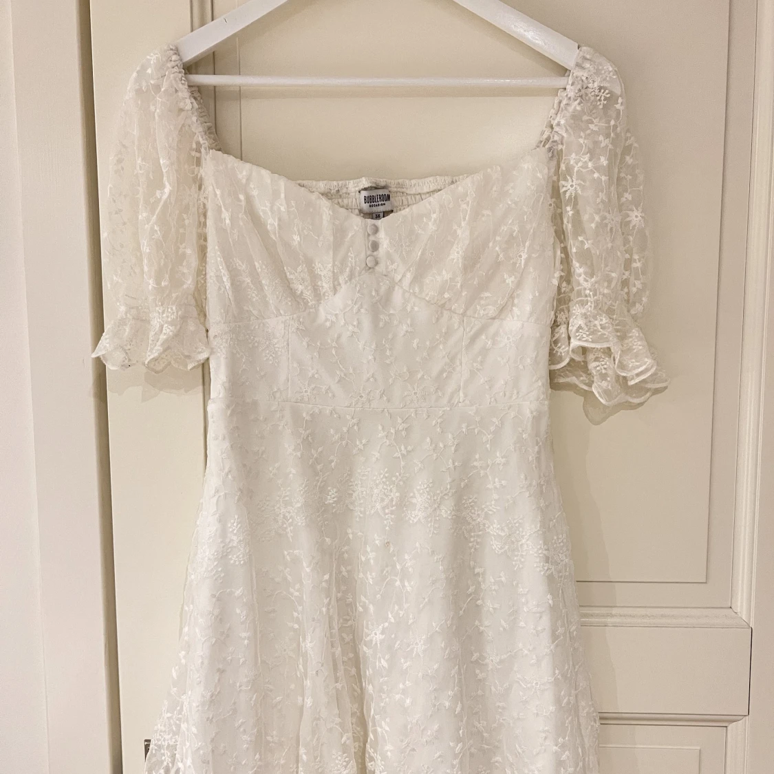 Vit klänning från Bubbleroom