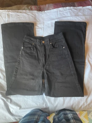 jeans - säljer då jag inte använder de☺️