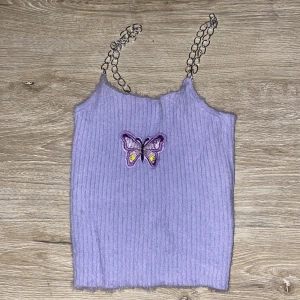 Topp med fjöril - Topp med fjäril och kedje band