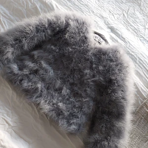 Fjäderjacka  - Fjäderjacka från DM (Dennis Maglić). Knappt använd, storlek xs. Nypris 1299kr  Säljer då den inte kommit till användning + den är för liten nu.