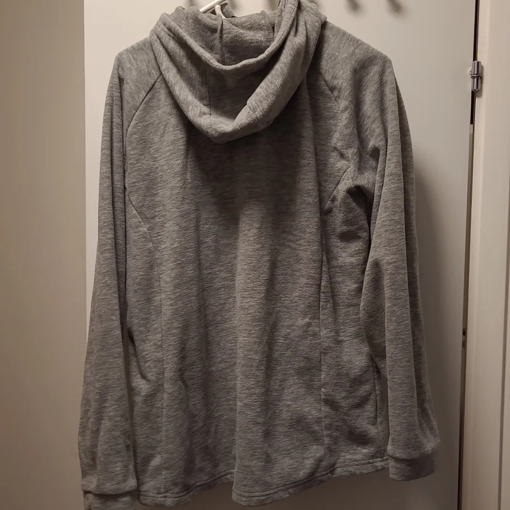 Size xl lightly used and in great condition gray hoodie. Feel free to contact for more info. in English or Swedish. . Hoodies.
