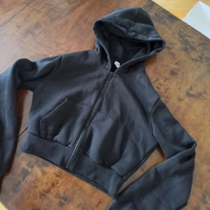 Croppad hoodies  - Använd bara en gång! 